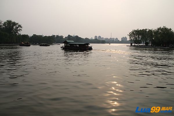 黄昏大明湖