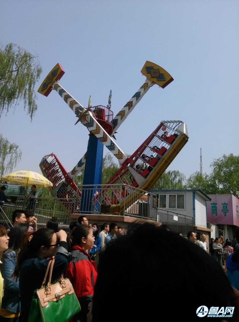 济南泉城公园游乐设施图片